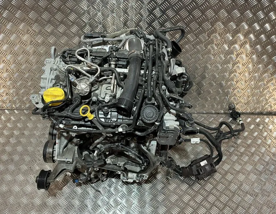 zdemolowany blok silnika