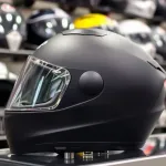 Jak dobrać kask na motocykl? Praktyczne wskazówki i porady