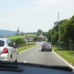 Kto ma pierwszeństwo na wąskiej drodze? Odpowiadamy na pytania