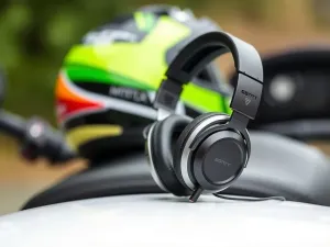 Jakie słuchawki na motocykl wybrać? Przewodnik dla motocyklistów